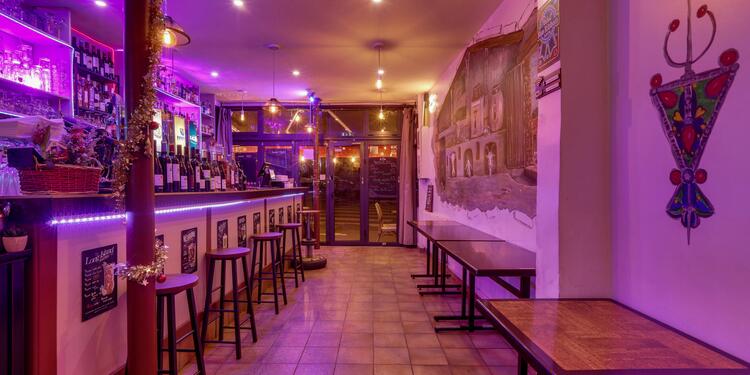Ambiance chaleureuse du restaurant The Feel rue de Lagny, Paris 20